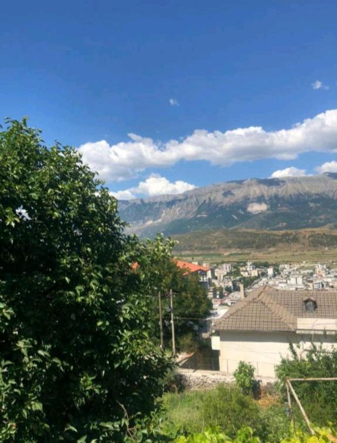 Miziriguesthouse Gjirokaster Bagian luar foto