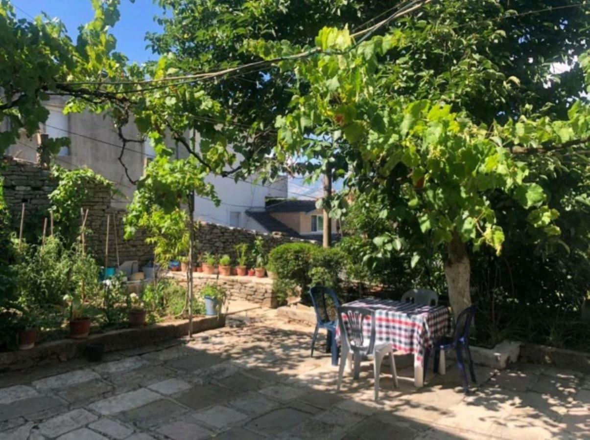 Miziriguesthouse Gjirokaster Bagian luar foto