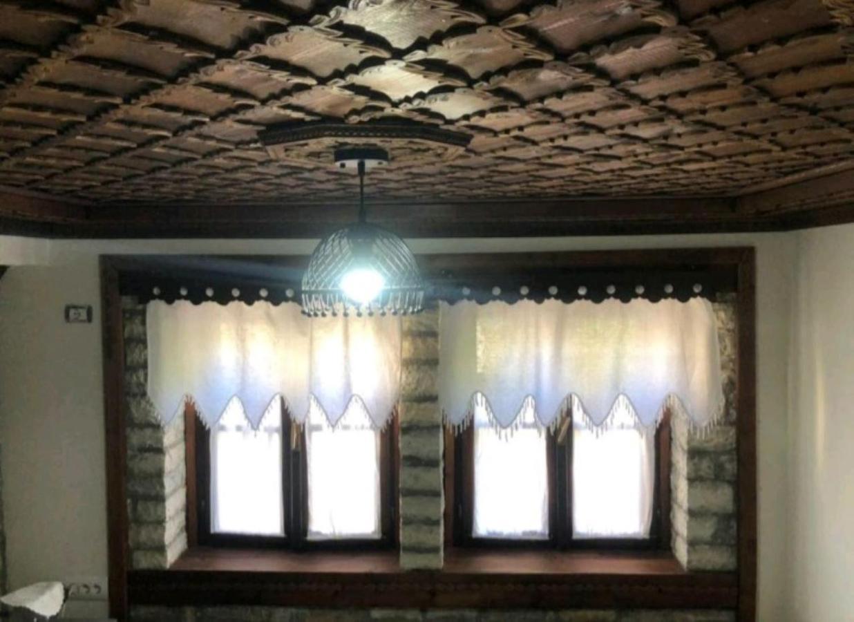 Miziriguesthouse Gjirokaster Bagian luar foto