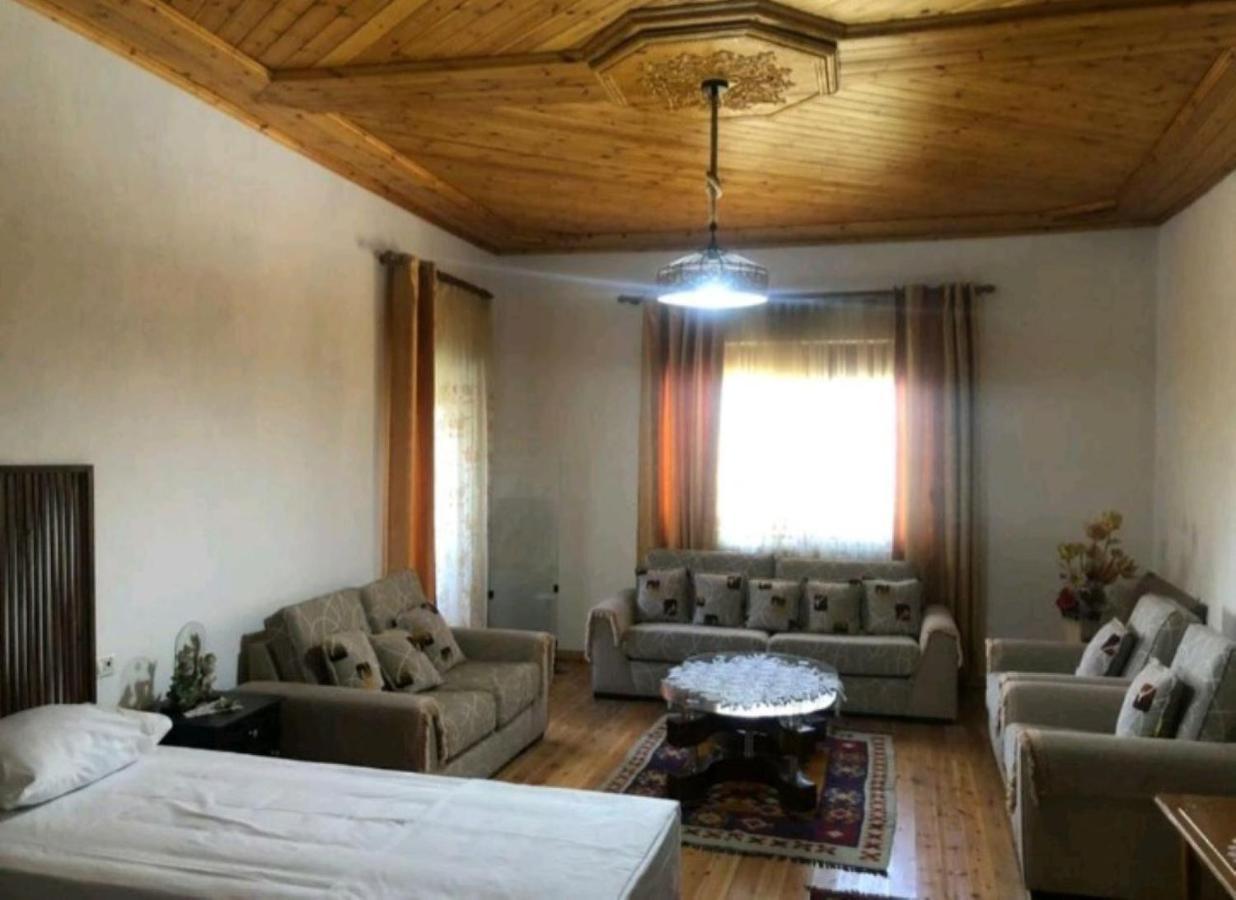 Miziriguesthouse Gjirokaster Bagian luar foto