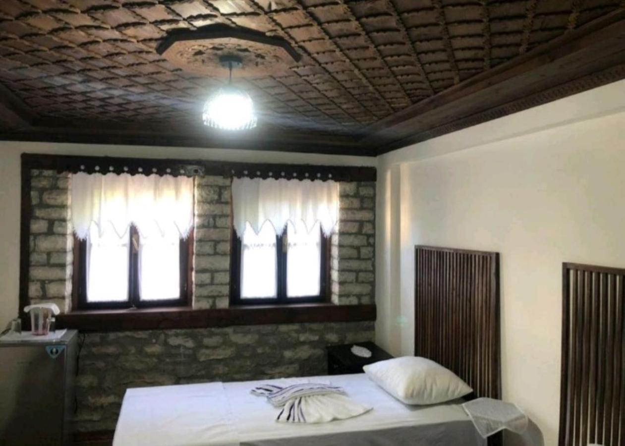 Miziriguesthouse Gjirokaster Bagian luar foto