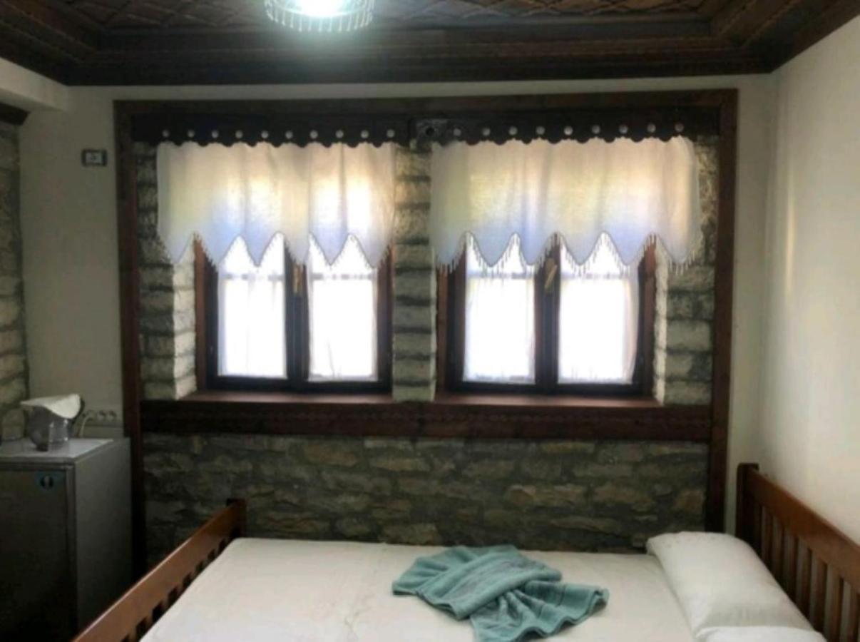 Miziriguesthouse Gjirokaster Bagian luar foto