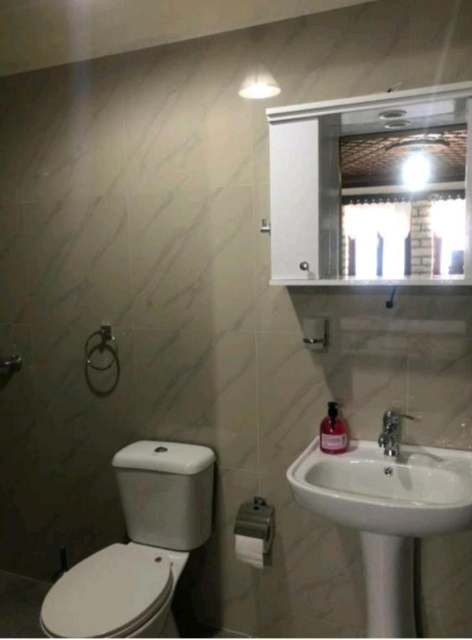 Miziriguesthouse Gjirokaster Bagian luar foto