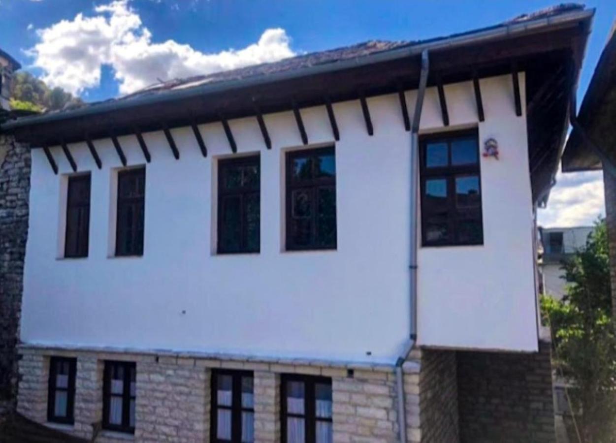 Miziriguesthouse Gjirokaster Bagian luar foto