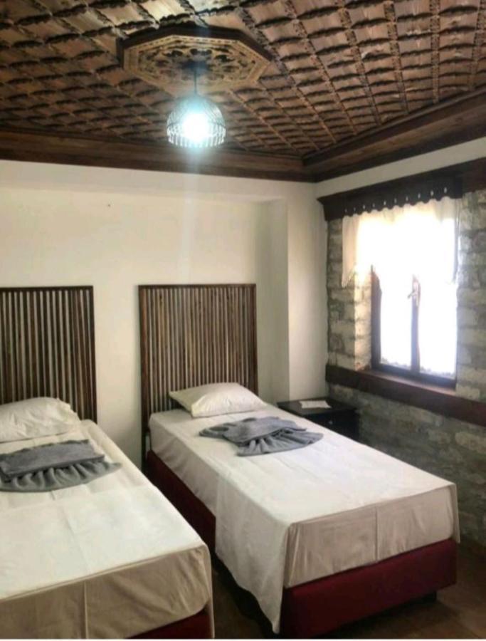 Miziriguesthouse Gjirokaster Bagian luar foto