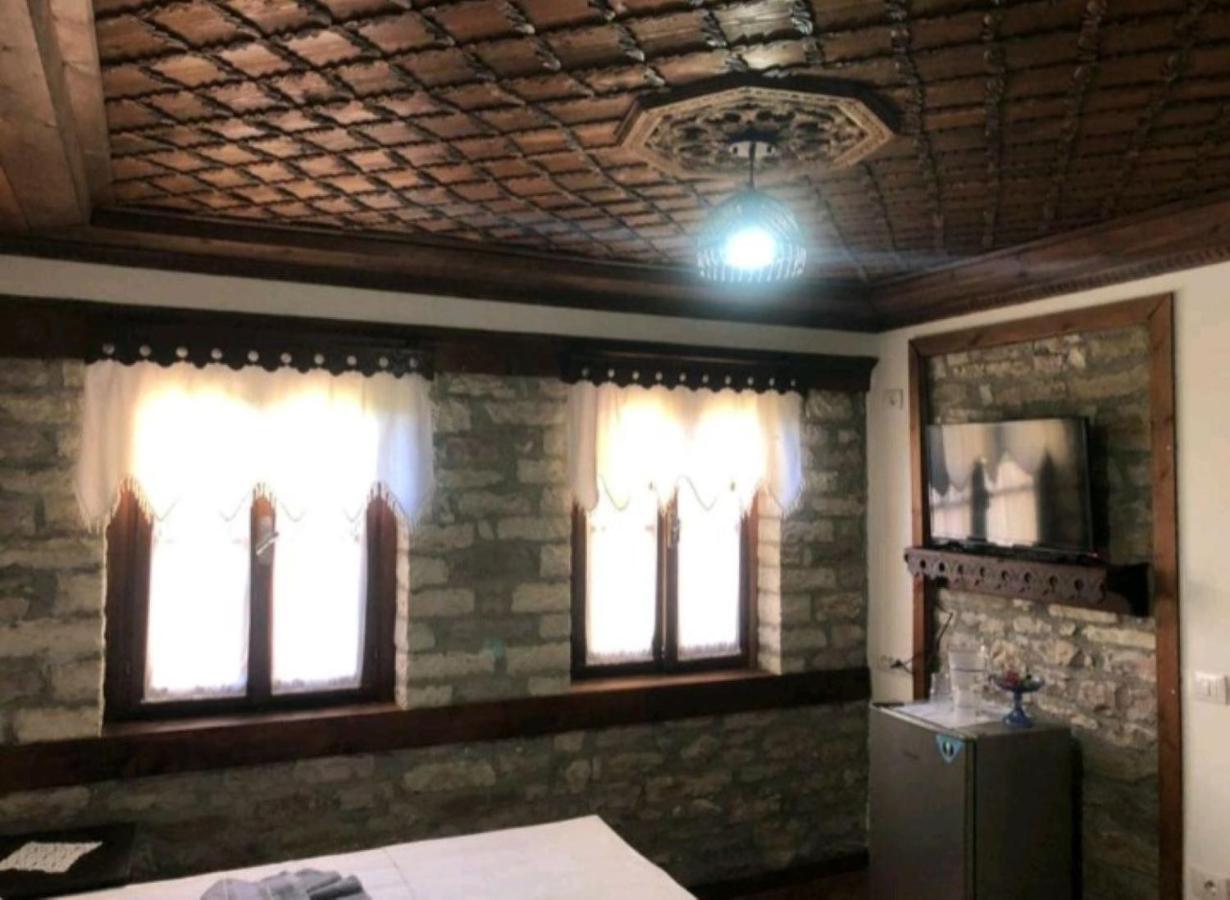 Miziriguesthouse Gjirokaster Bagian luar foto