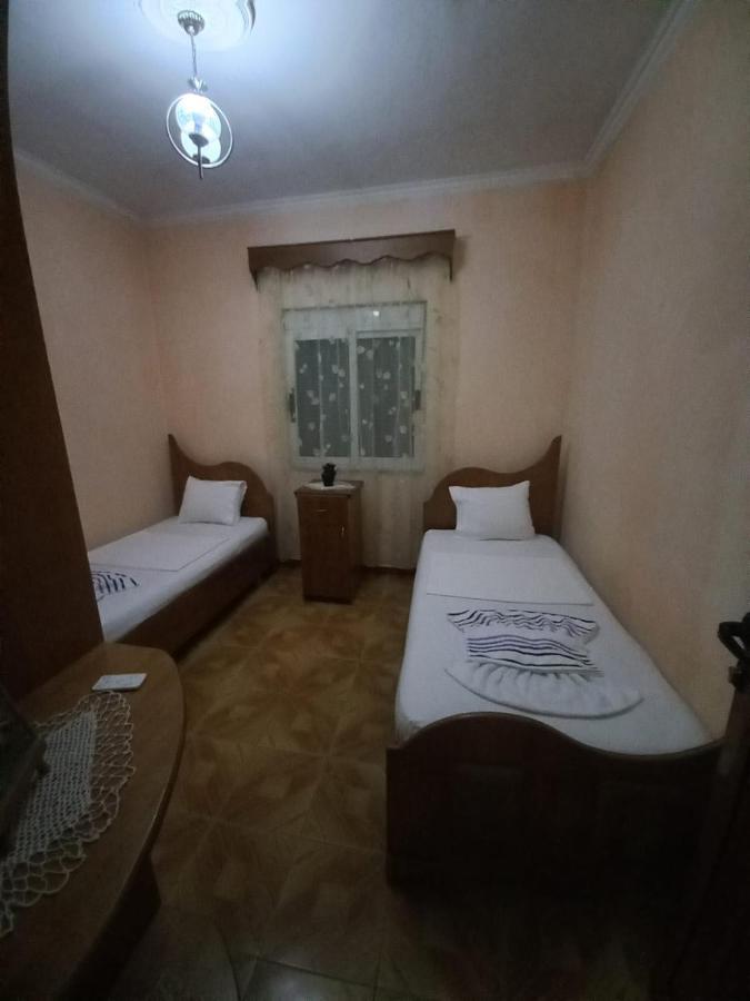 Miziriguesthouse Gjirokaster Bagian luar foto