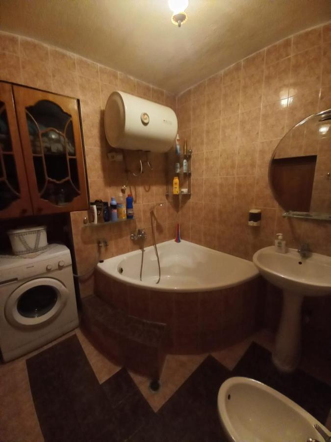 Miziriguesthouse Gjirokaster Bagian luar foto